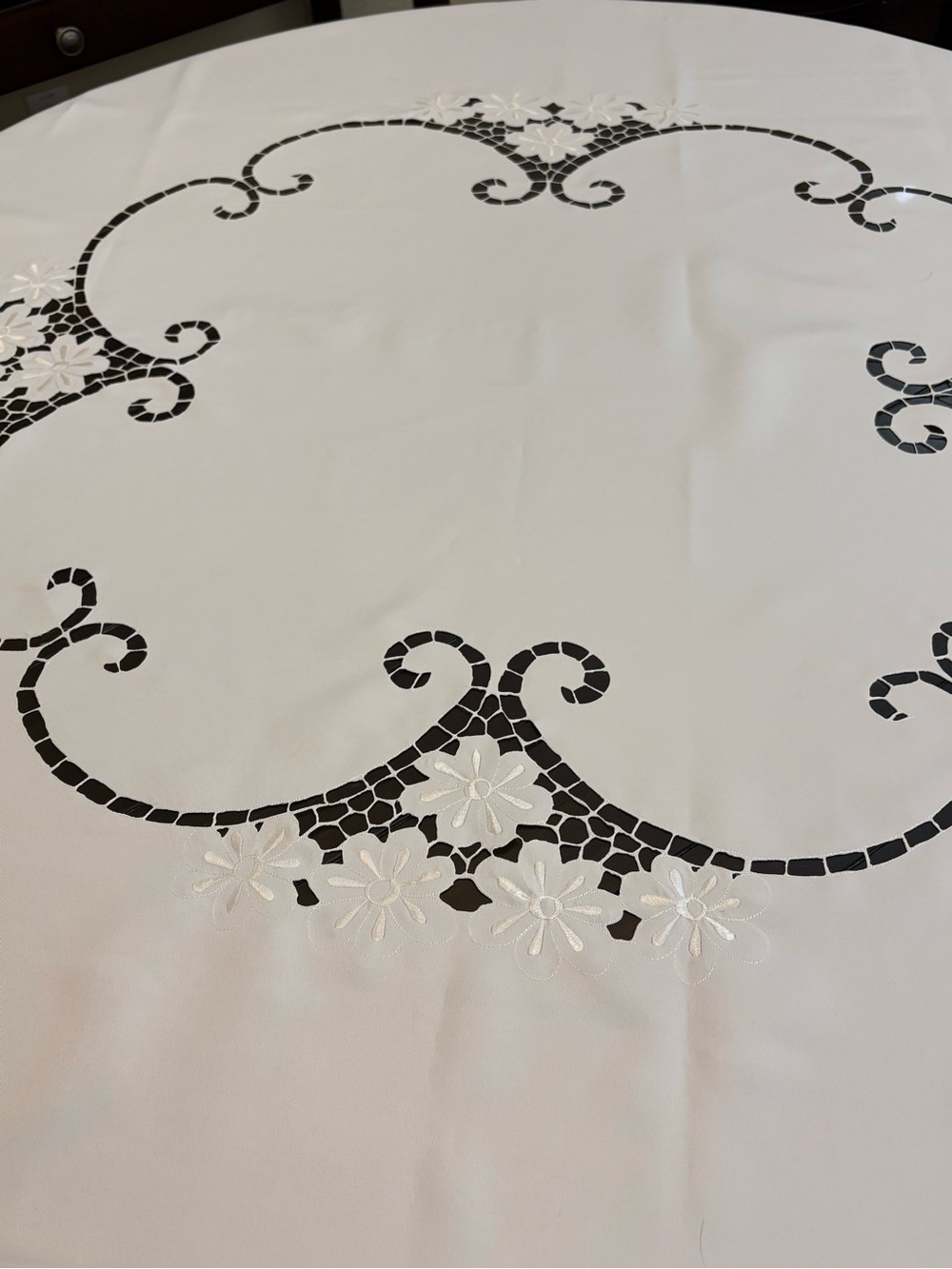Embroidered Lace With floral Cut out Round Tablecloth - Picture 4 of 5